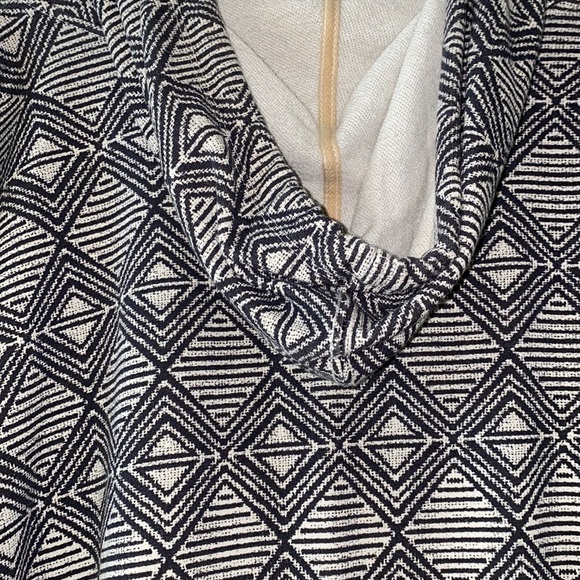 Alternative Hoodie Printed Poncho - Picture 6 of 10